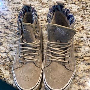 Vans 8.5 boot 🥾 gray fur lined super cute